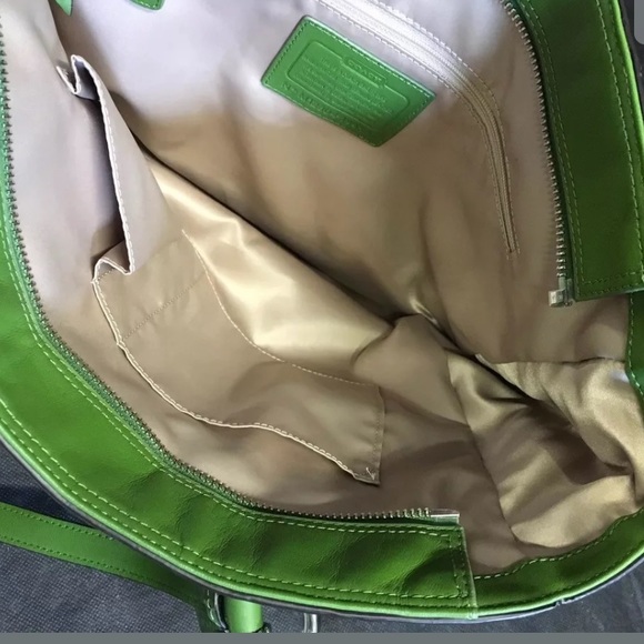 COACH 👜 Gallery Leather Zip Tote - Green 💚 - Picture 8 of 8